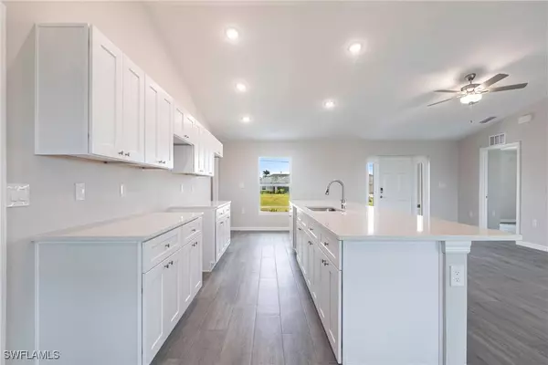 4301 NE 9th CT, Cape Coral, FL 33909