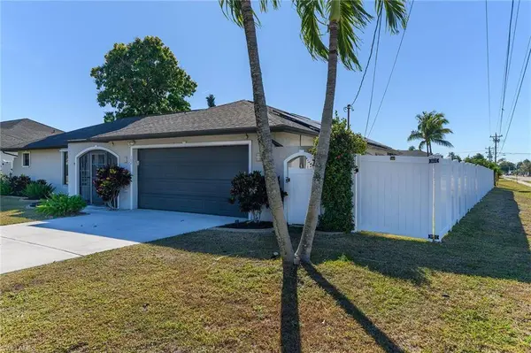 102 SE 42nd ST, Cape Coral, FL 33904