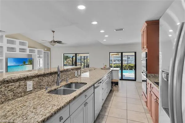 102 SE 42nd ST, Cape Coral, FL 33904