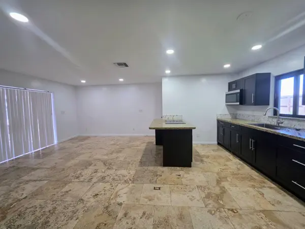 806 Gardenside Ct, Lehigh Acres, FL 33936-7008