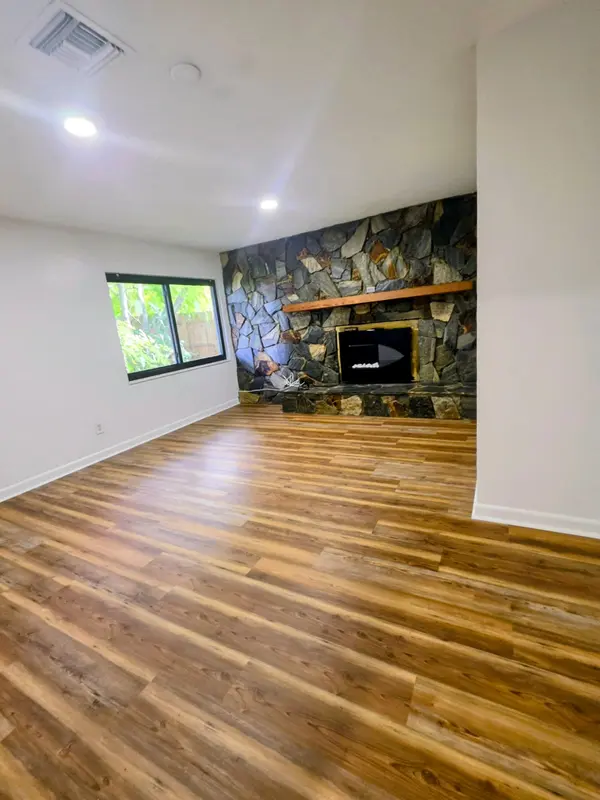 806 Gardenside Ct, Lehigh Acres, FL 33936-7008