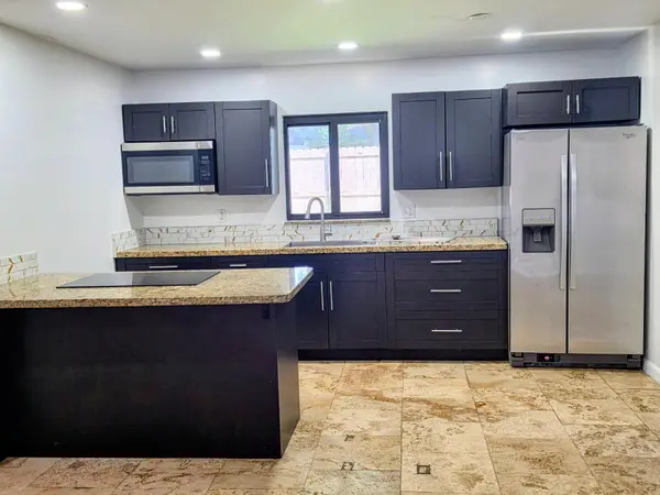 806 Gardenside Ct, Lehigh Acres, FL 33936-7008