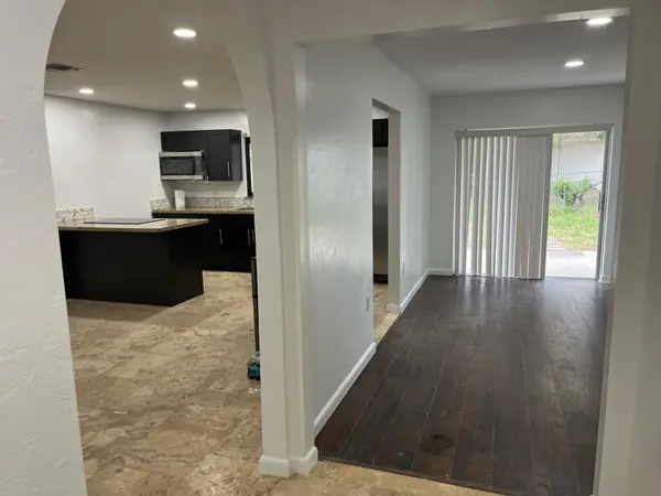 806 Gardenside Ct, Lehigh Acres, FL 33936-7008