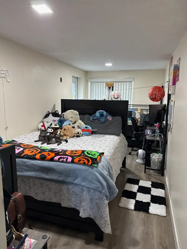 129 E Lake Dr, Lehigh Acres, FL 33936-6907