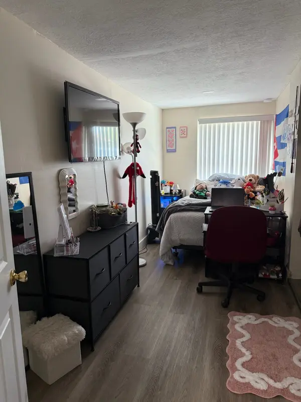 129 E Lake Dr, Lehigh Acres, FL 33936-6907