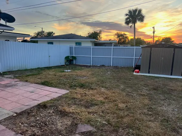 129 E Lake Dr, Lehigh Acres, FL 33936-6907