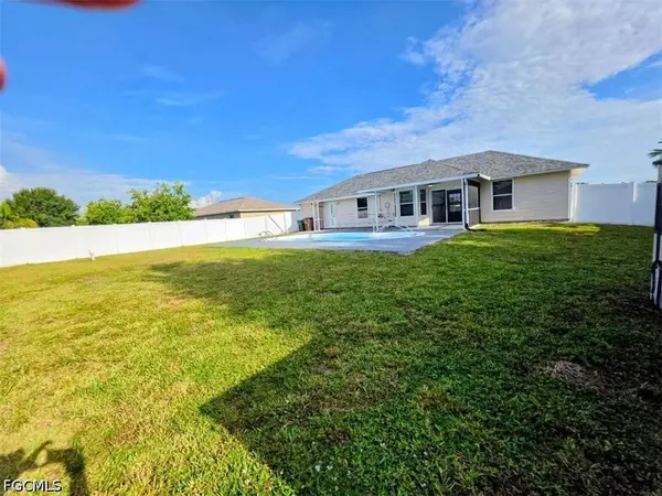 626 SW 25th TER, Cape Coral, FL 33914