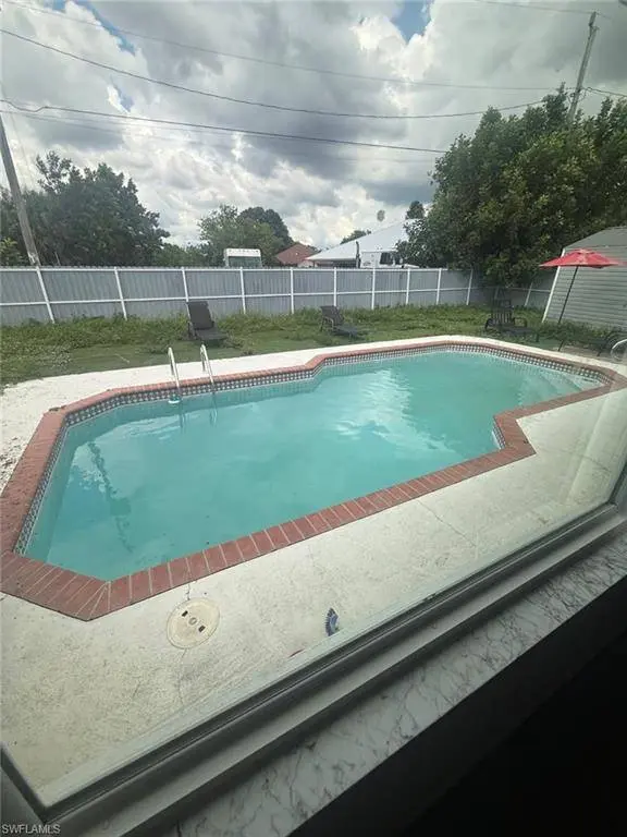 129 E Lake DR