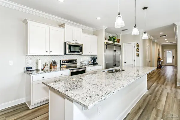 75 4th St, Shalimar, FL 32579