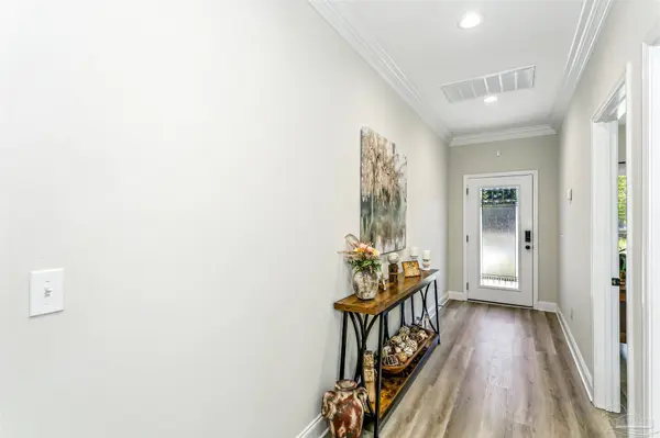 75 4th St, Shalimar, FL 32579