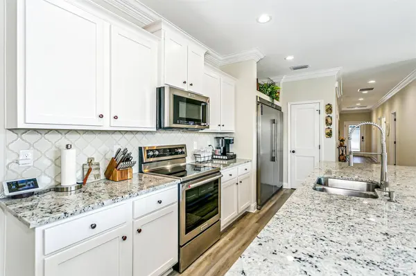 75 4th St, Shalimar, FL 32579