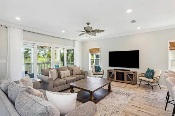 6613 Carlinga Dr, Pensacola, FL 32507