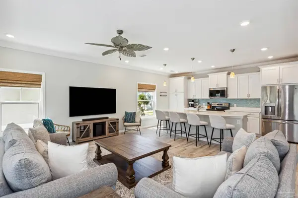 6613 Carlinga Dr, Pensacola, FL 32507