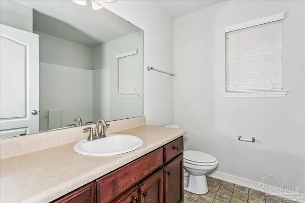 800 Bunting Ct, Cantonment, FL 32533