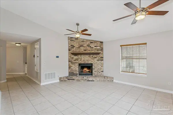 5966 Herlong Dr, Milton, FL 32570