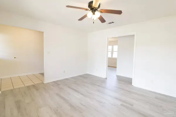 6945 Falcon Dr, Pensacola, FL 32526