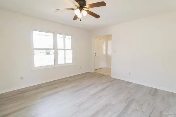 6945 Falcon Dr, Pensacola, FL 32526
