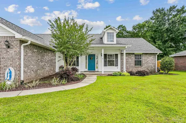 1543 Twin Pines Cir, Cantonment, FL 32533
