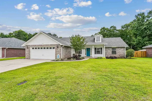 1543 Twin Pines Cir, Cantonment, FL 32533
