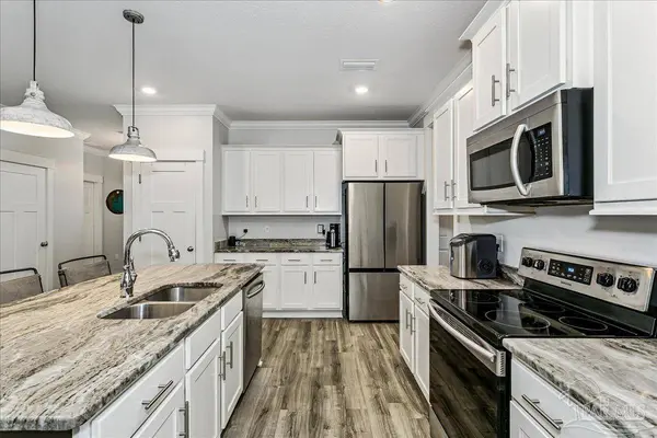 2006 Cambridge Park Dr, Gulf Breeze, FL 32563