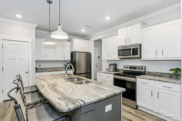 2006 Cambridge Park Dr, Gulf Breeze, FL 32563