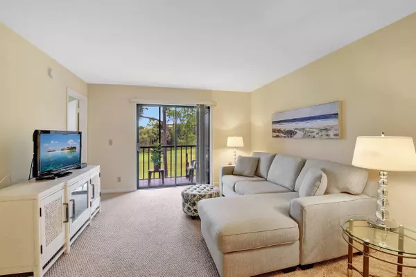 7269 Golf Colony CT 205, Lake Worth, FL 33467