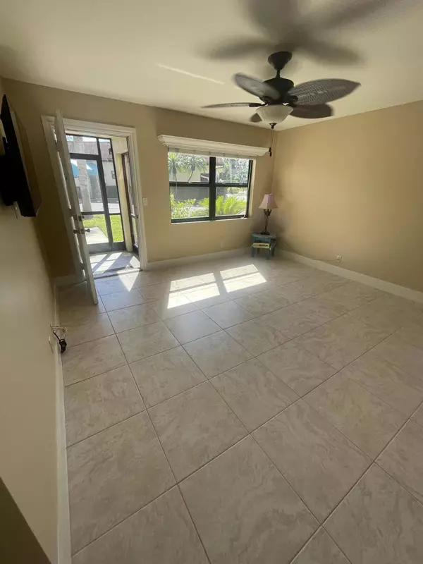 7233 E Golf Colony CT 102, Lake Worth, FL 33467