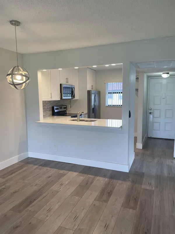 7101 GOLF COLONY CT #201, Lake Worth, FL 33467