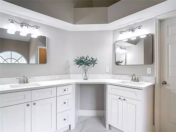 5809 SILAS CREEK LN, Wesley Chapel, FL 33545