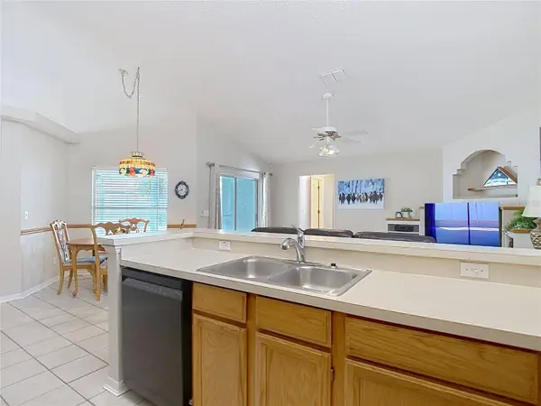 28726 CREEKWOOD DR, Wesley Chapel, FL 33545