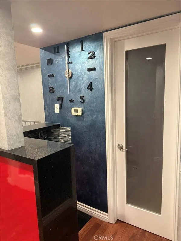 6912 Remmet AVE #5, Canoga Park, CA 91303