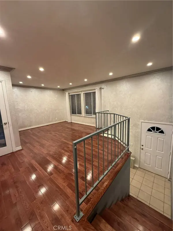 6912 Remmet AVE #5, Canoga Park, CA 91303