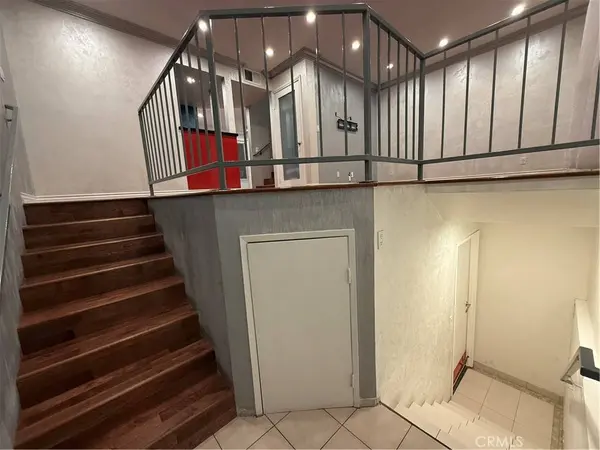 6912 Remmet AVE #5, Canoga Park, CA 91303