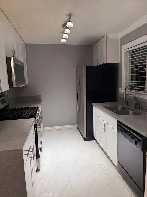 6912 Remmet AVE #5, Canoga Park, CA 91303