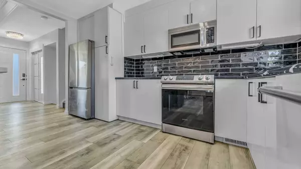 216 Pinetree PL NE, Calgary, AB T1Y 1M2