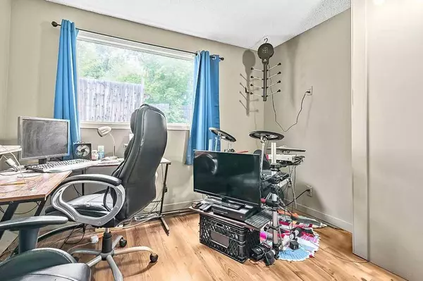 4908 22 AVE NW, Calgary, AB T3B 0Y7