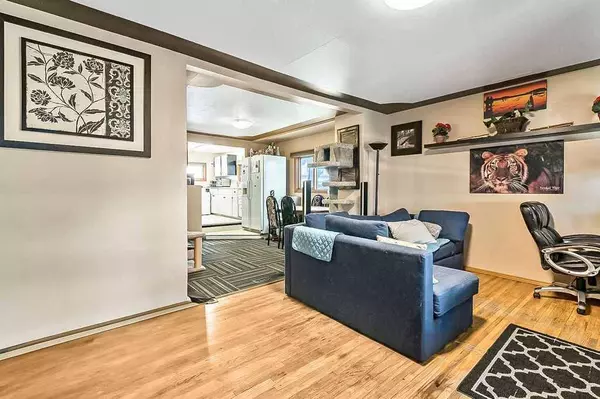 4904 22 AVE NW, Calgary, AB T3B 0Y7