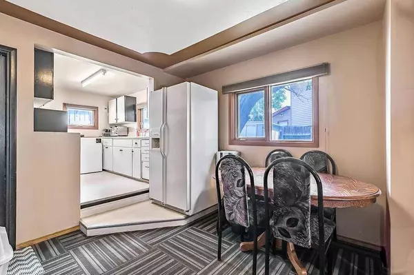 4904 22 AVE NW, Calgary, AB T3B 0Y7