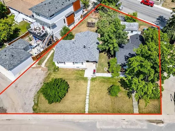 4904 22 AVE NW, Calgary, AB T3B 0Y7