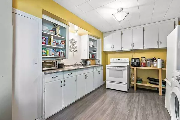 4908 22 AVE NW, Calgary, AB T3B 0Y7