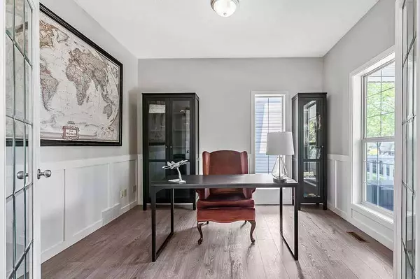 1069 Prestwick CIR SE, Calgary, AB T2Z 3H2