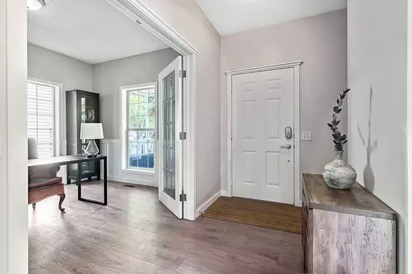 1069 Prestwick CIR SE, Calgary, AB T2Z 3H2