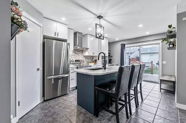 208 Prestwick WAY SE, Calgary, AB T2Z 3Z5