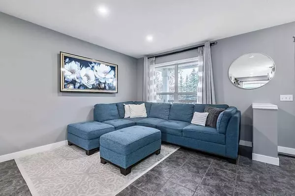 208 Prestwick WAY SE, Calgary, AB T2Z 3Z5