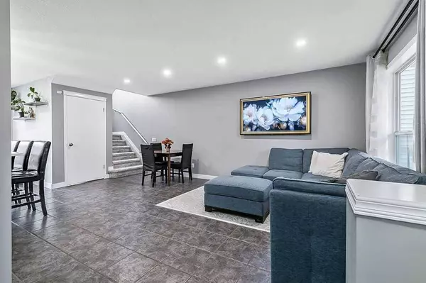 208 Prestwick WAY SE, Calgary, AB T2Z 3Z5