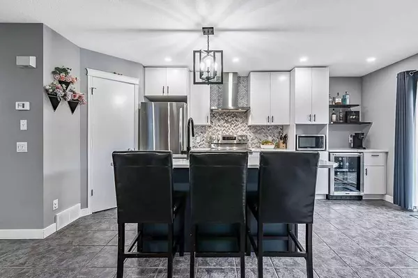208 Prestwick WAY SE, Calgary, AB T2Z 3Z5