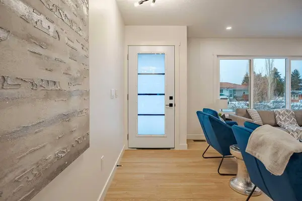 451 Arlington DR SE, Calgary, AB T2H 1S4