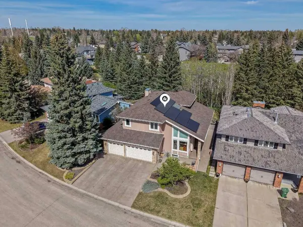 28 Woodacres WAY SW, Calgary, AB T2W 4W3