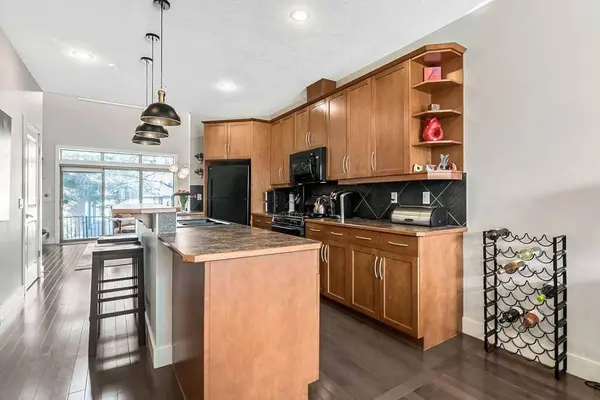 6 Scarpe DR SW #14, Calgary, AB T2T 6P2