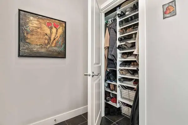 6 Scarpe DR SW #14, Calgary, AB T2T 6P2